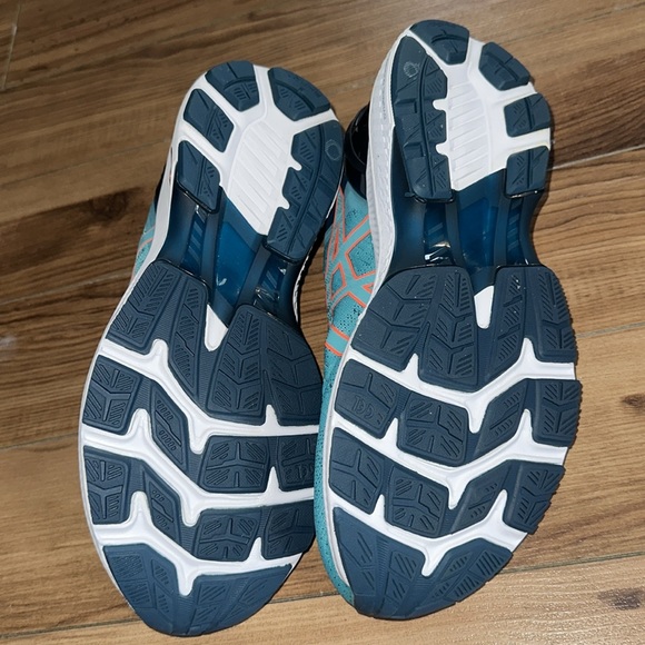 NWT DISCONTINUED GEL-KAYANO 27’s - Picture 7 of 8